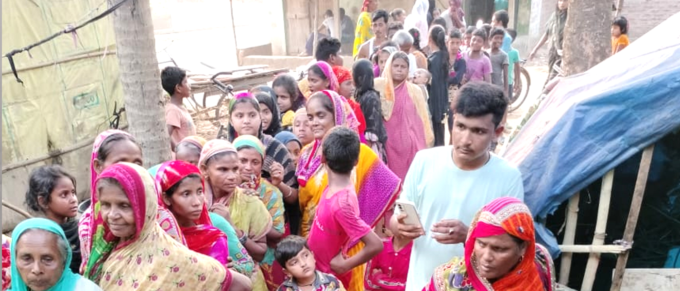 All the individuals standing in the queue inside are waiting in line at the headquarters of the Qurbani Center, where the distribution process is being carried out